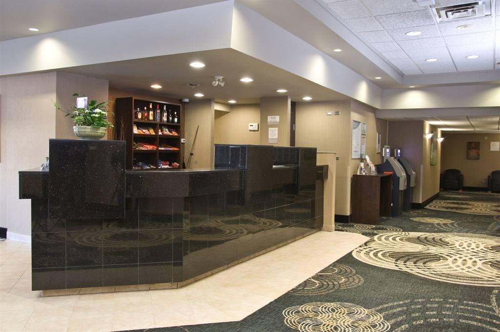 Clarion Hotel & Suites Брендон Екстер'єр фото
