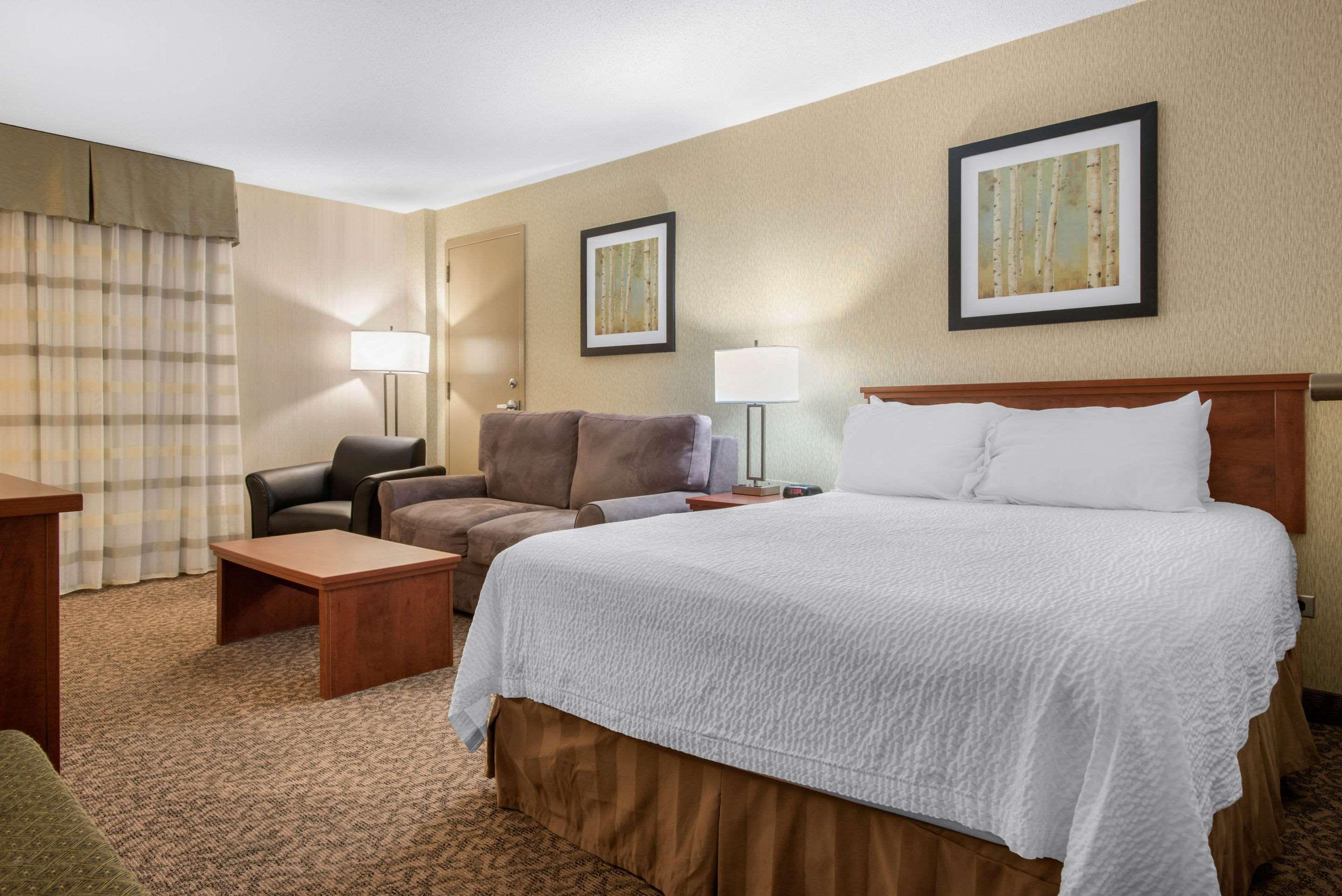 Clarion Hotel & Suites Брендон Екстер'єр фото