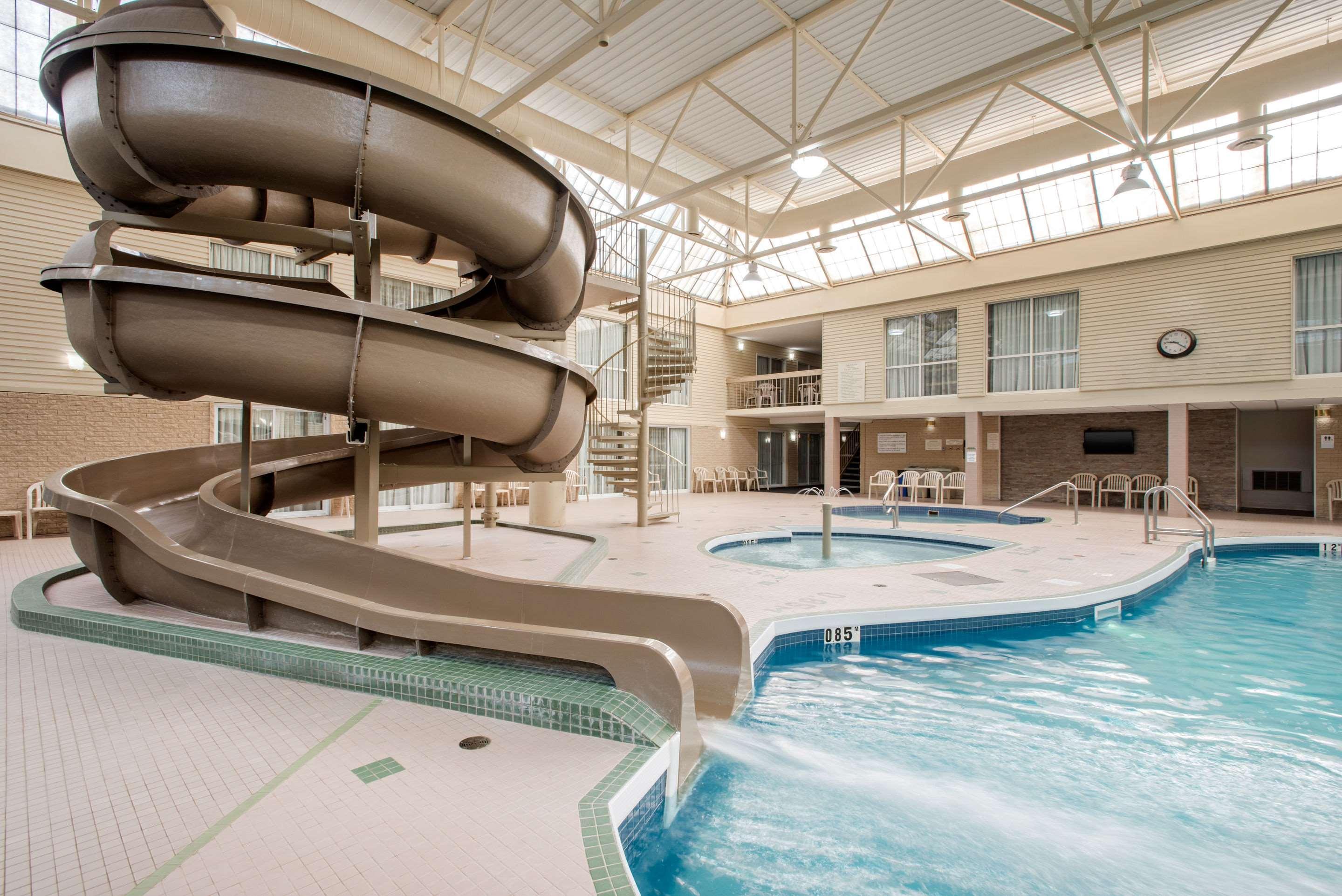 Clarion Hotel & Suites Брендон Екстер'єр фото