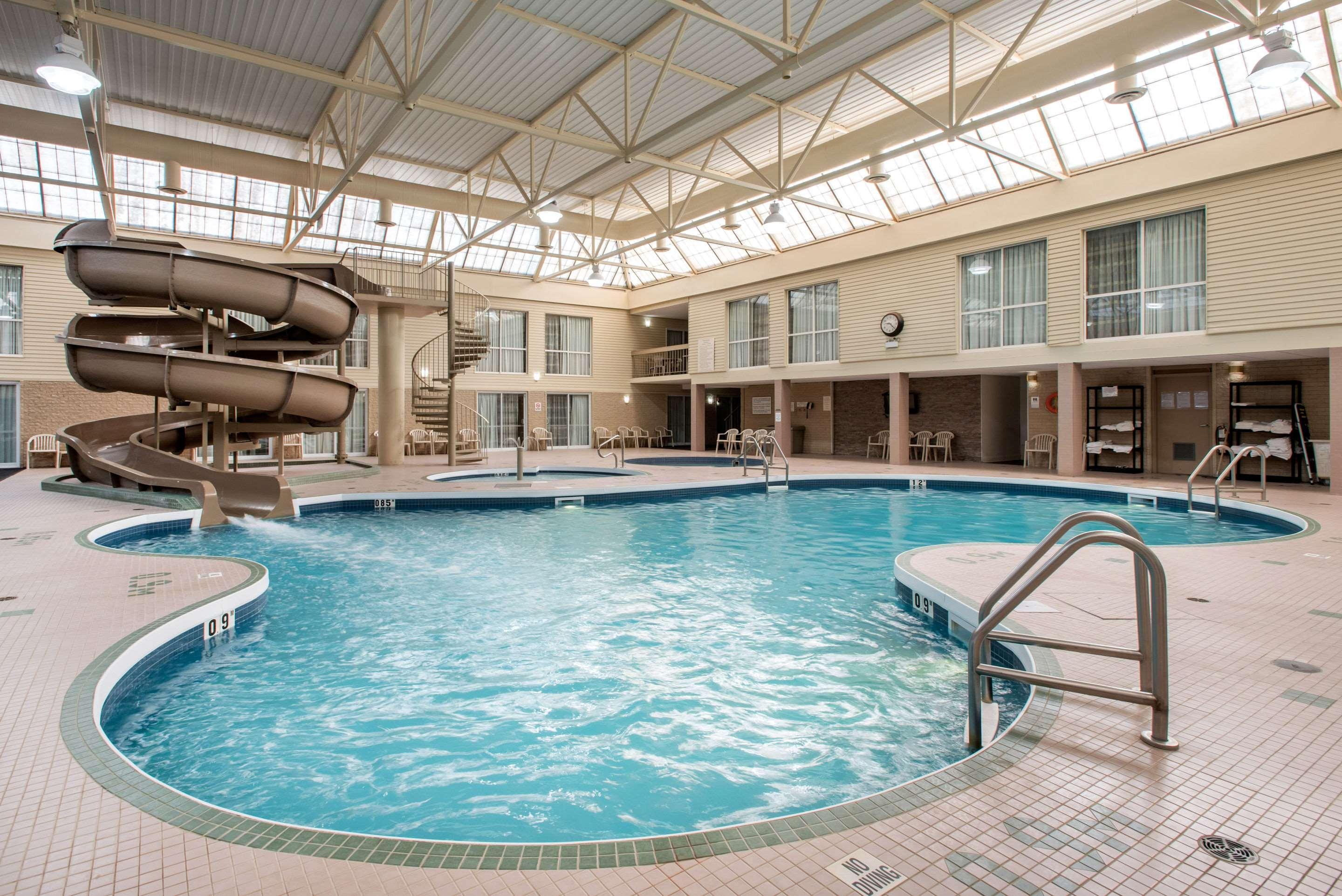 Clarion Hotel & Suites Брендон Екстер'єр фото