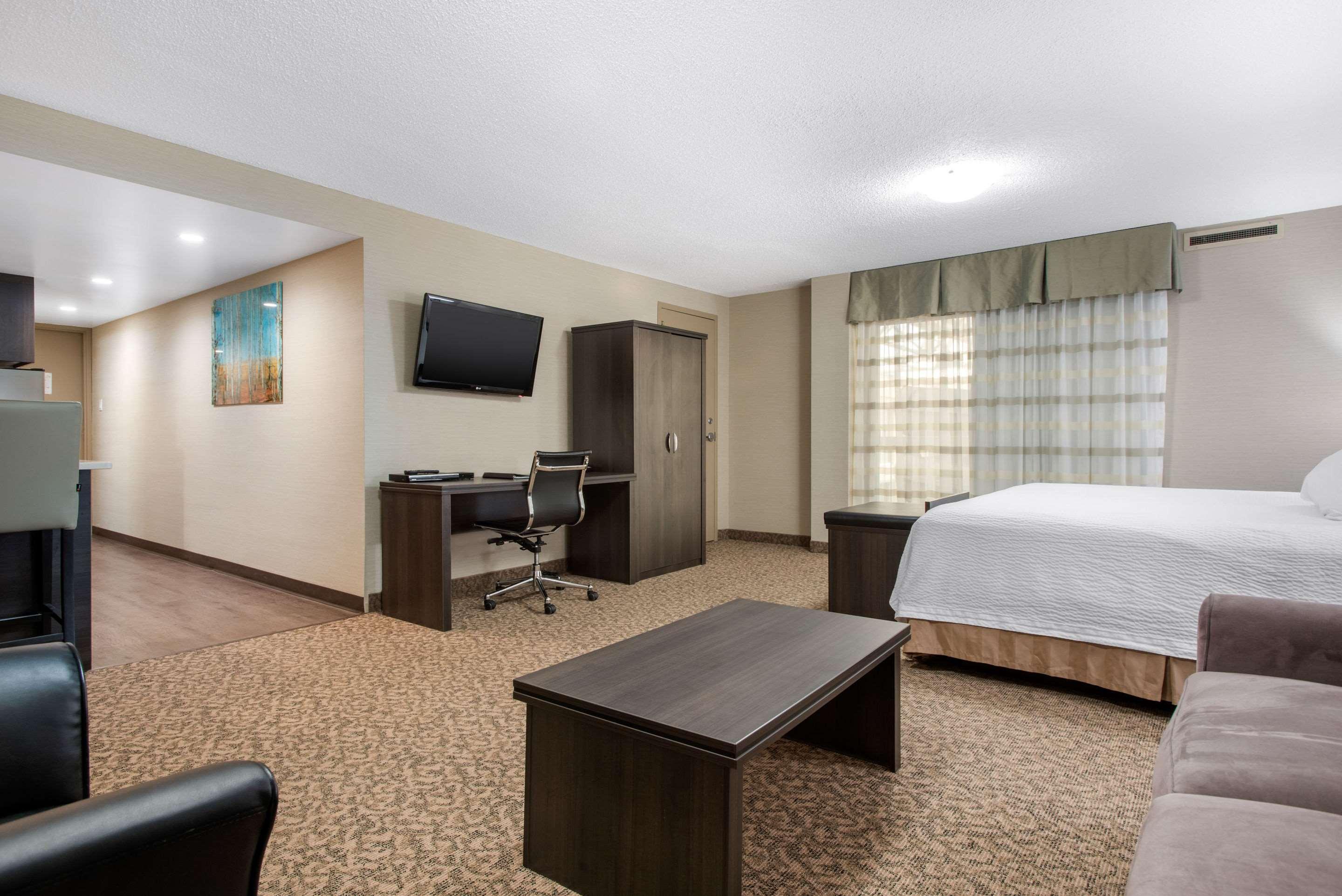 Clarion Hotel & Suites Брендон Екстер'єр фото