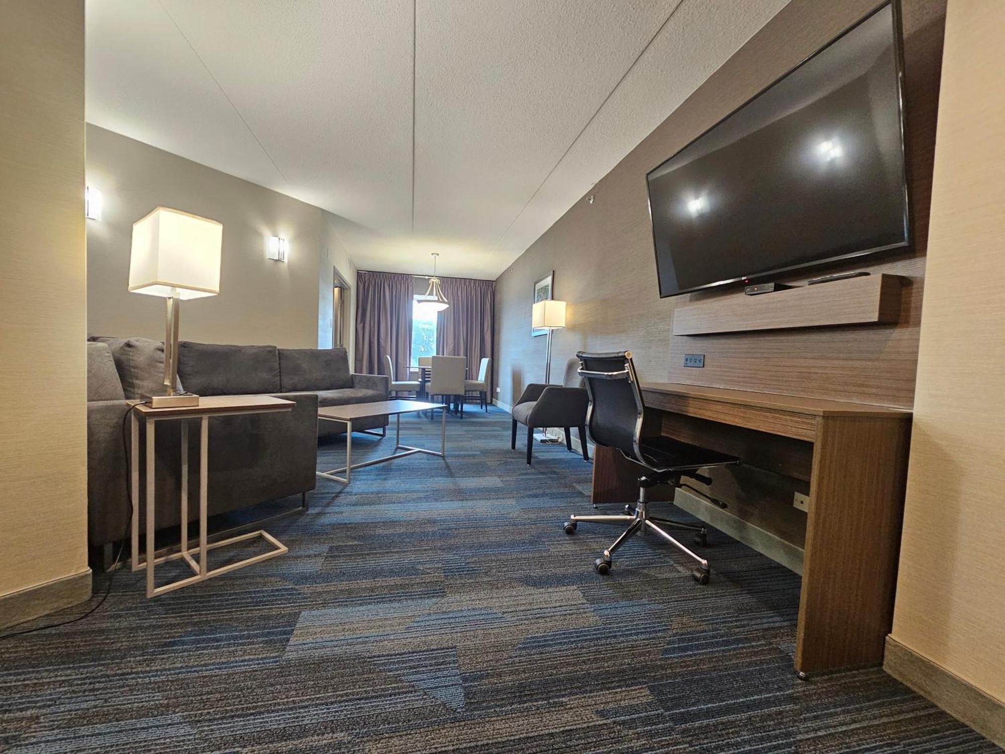Clarion Hotel & Suites Брендон Екстер'єр фото