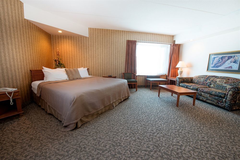Clarion Hotel & Suites Брендон Екстер'єр фото