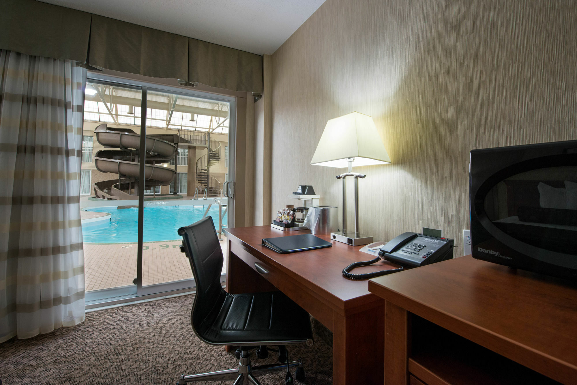 Clarion Hotel & Suites Брендон Екстер'єр фото
